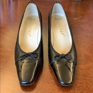 Delman black kitten heels. cult favorite!  Fits 10, 10.5, 11, 11.5, 12.